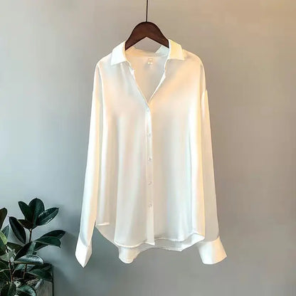 Deanna | Luxurious Button-Down Blouse